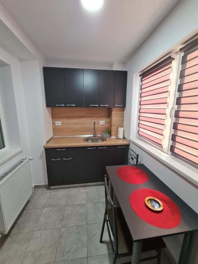 Garsoniera Luxury Kevin Apartment Pitesti Luaran gambar